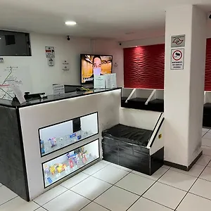 State - Em Frente Ao Metro Hostal